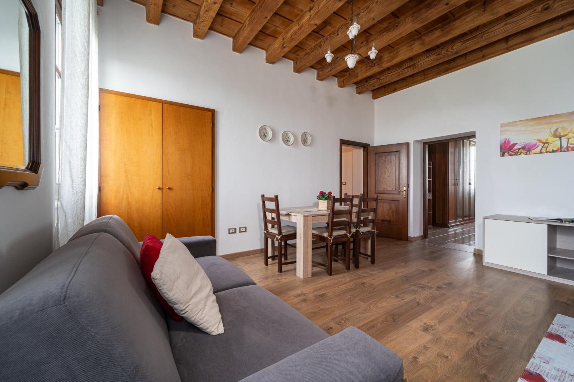 Antico Stemma Corte Meneghella